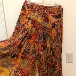 🌟SALE🌟patterned flowy pants orange and red